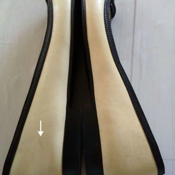 Authentic Chanel ballet flats white and black.
Classic shoes in good used cond - Picture 6 of 10